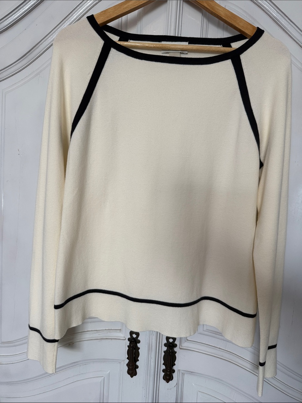 LOFT Ivory Black Contrast Trim Sweater - Old Money Quiet Luxury Preppy Size L